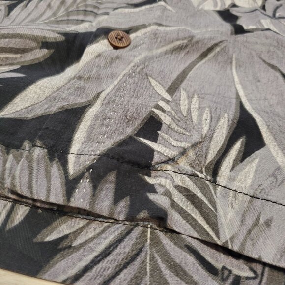Tommy Bahama Silk Hawaiian Floral Aloha Button Down Shirt Size M Leaf Tropical - Picture 4 of 9